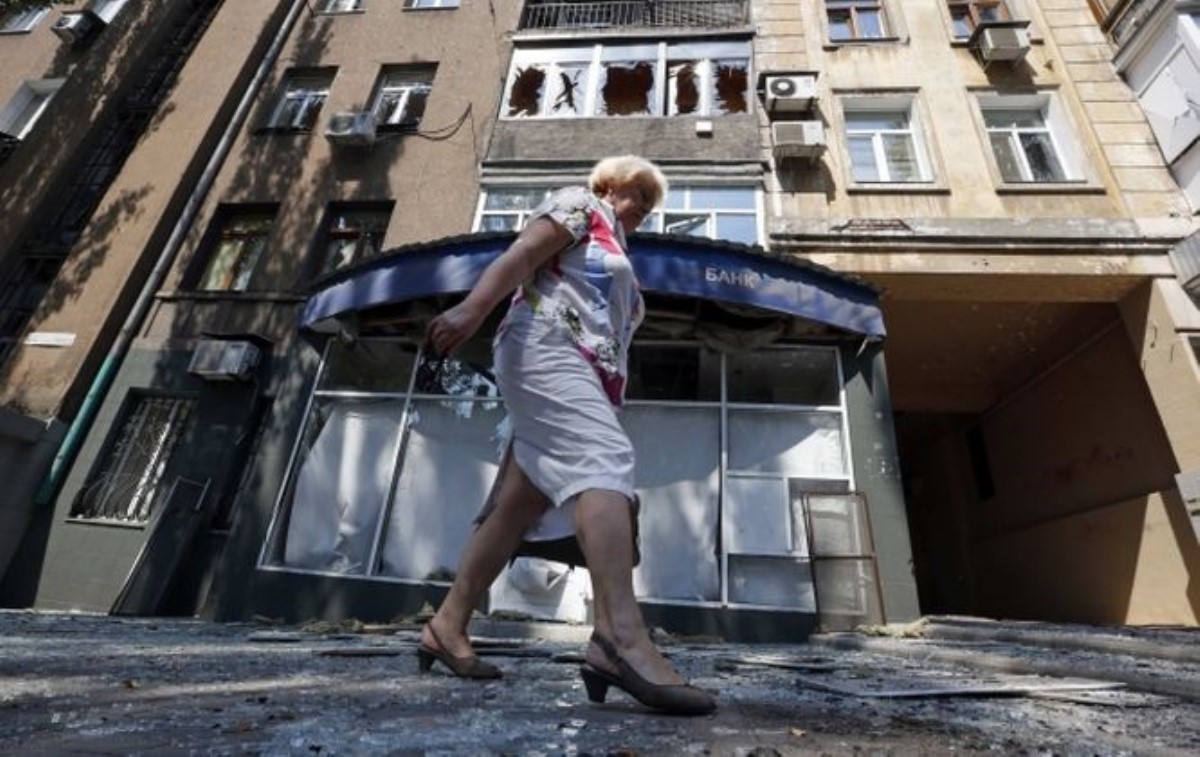 Жители трех районов Донецка сидят без электричества