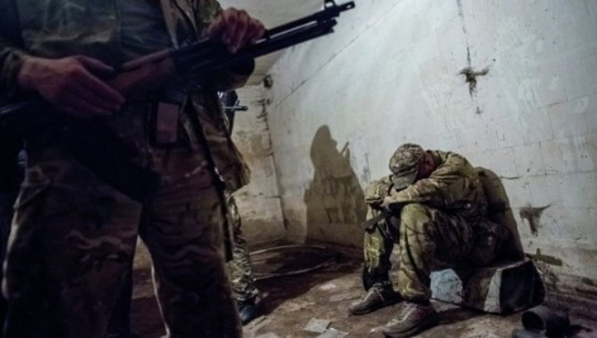 У террористов в плену остается более 100 человек - Порошенко