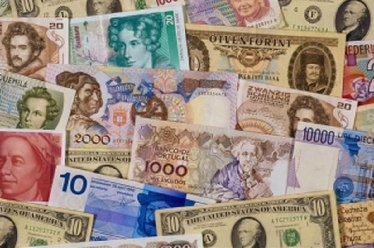 У соотечественников возник ажиотажный спрос на редкие валюты