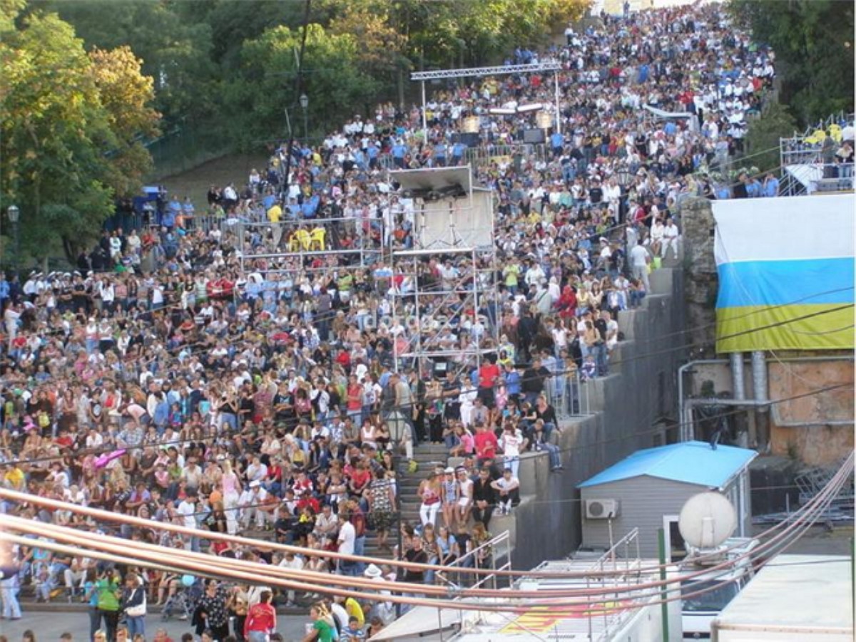 День города в Одессе отметили грандиозным концертом на Потемкинской лестнице
