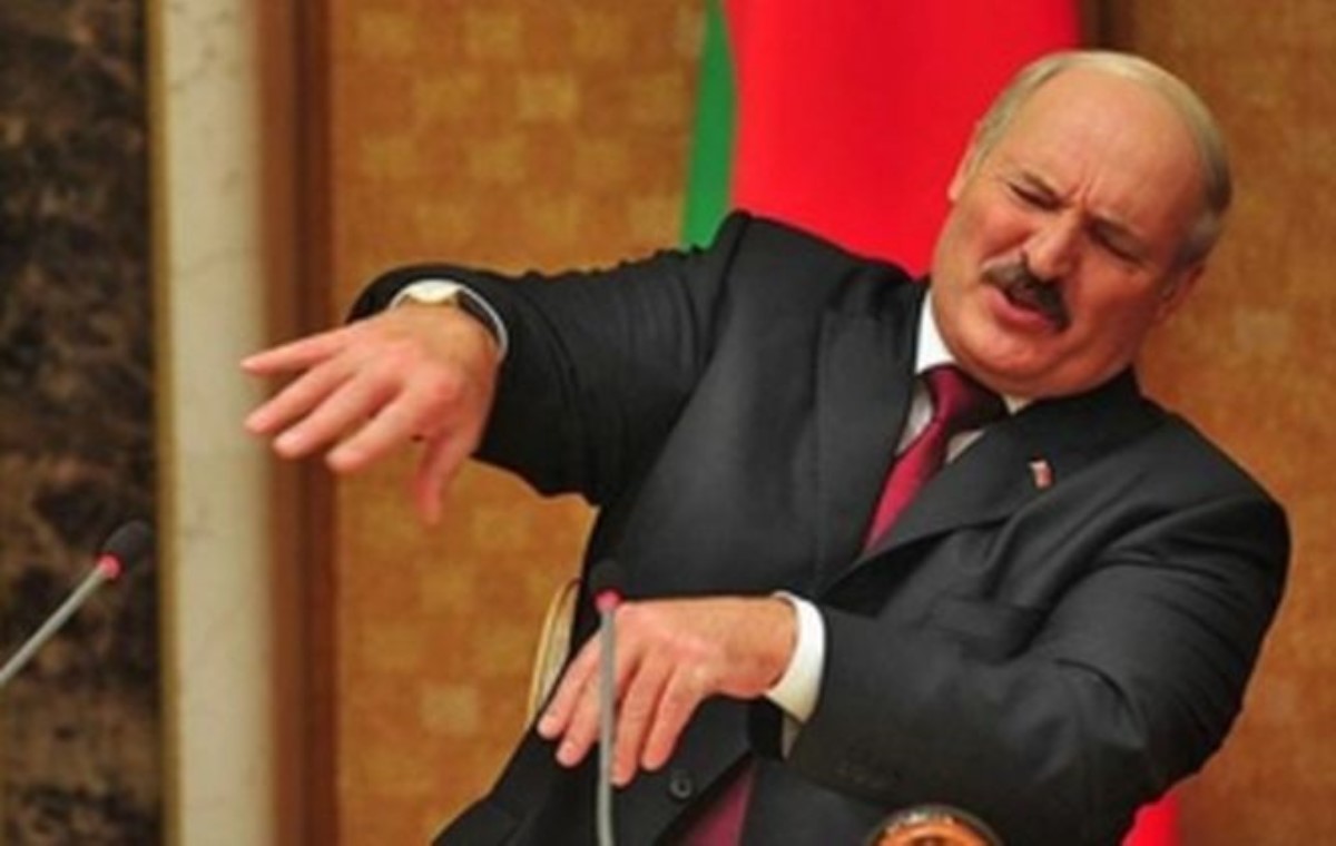 Лукашенко попросил не бояться информационных войн