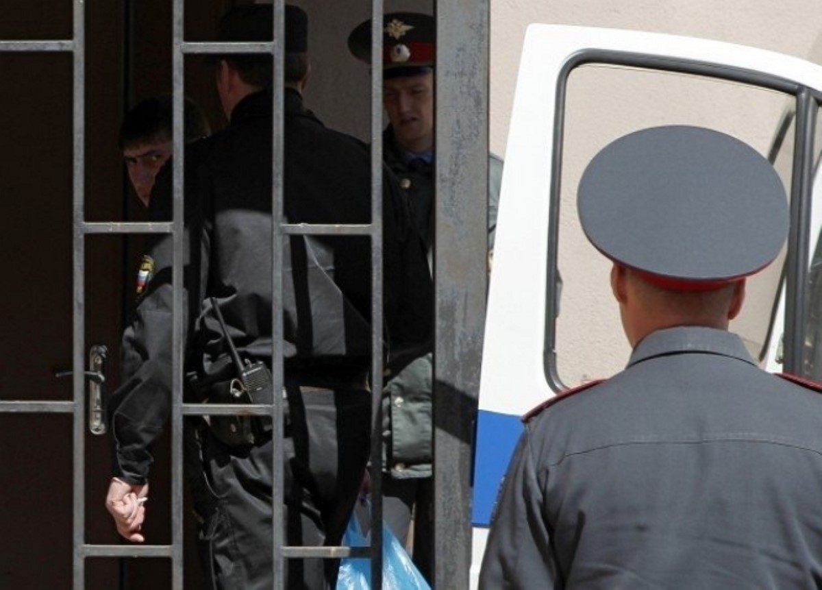 В Петербурге 40 кавказцев дрались и стреляли в полицейских
