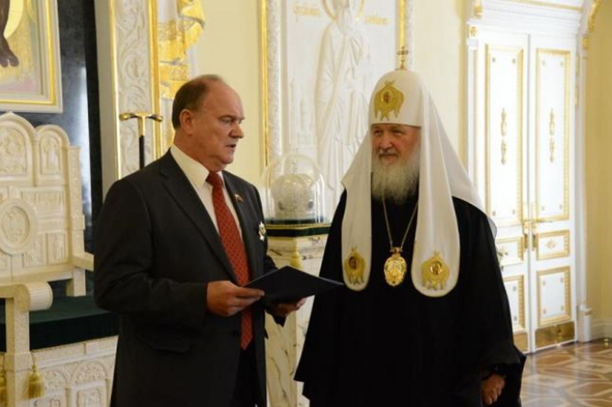 Патриарх Кирилл наградил коммуниста Зюганова орденом