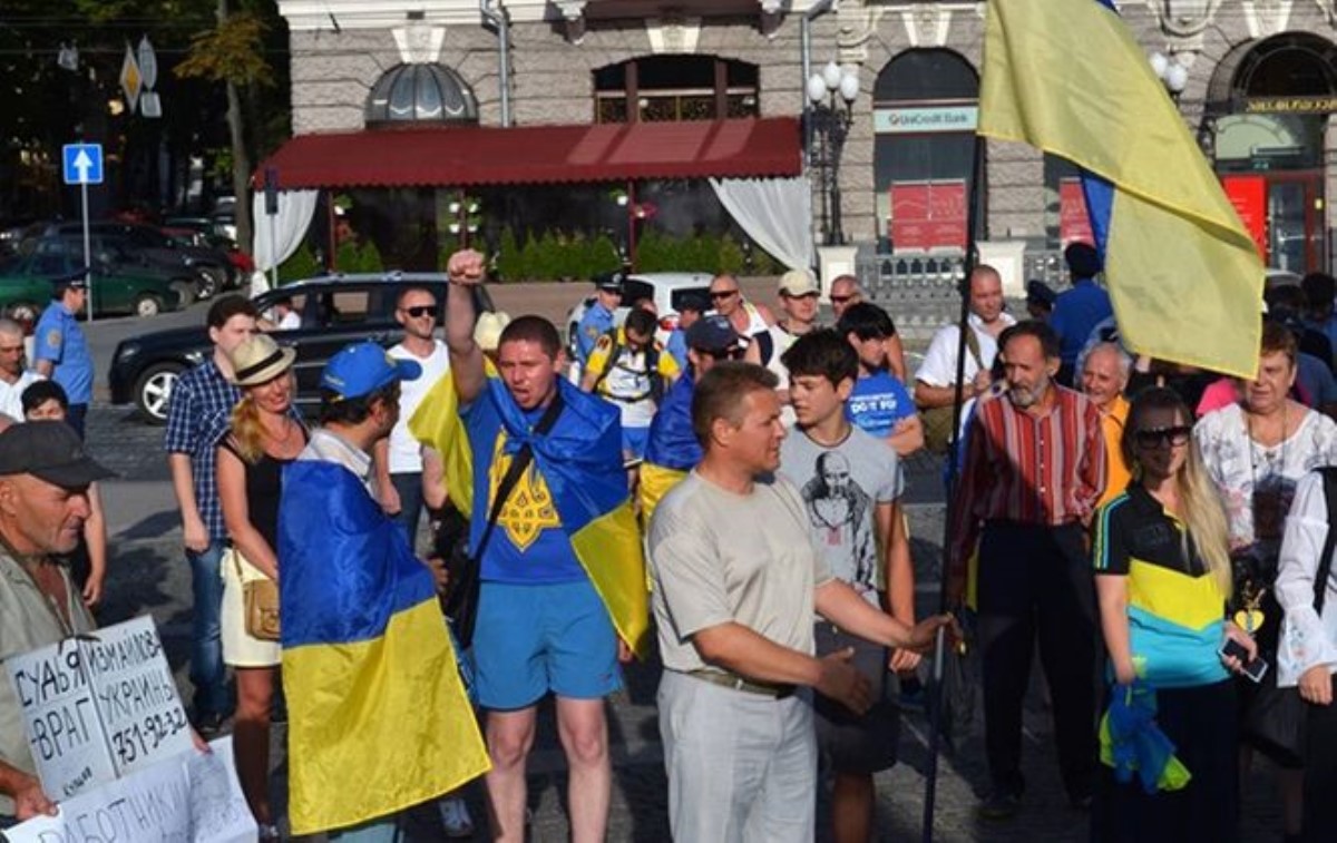 В Харькове митинги двух «майданов» закончились дракой