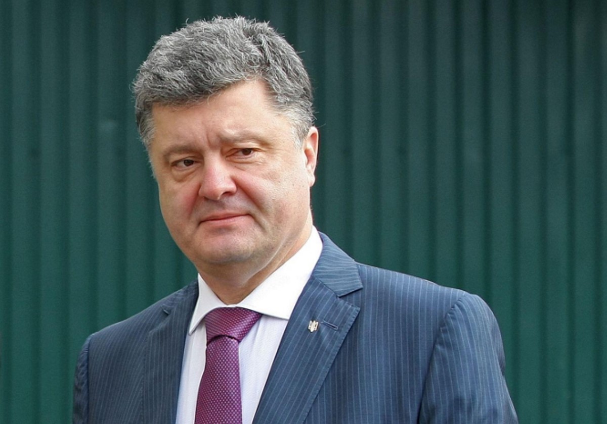 Порошенко предлагает на три года ввести особый режим на Донбассе