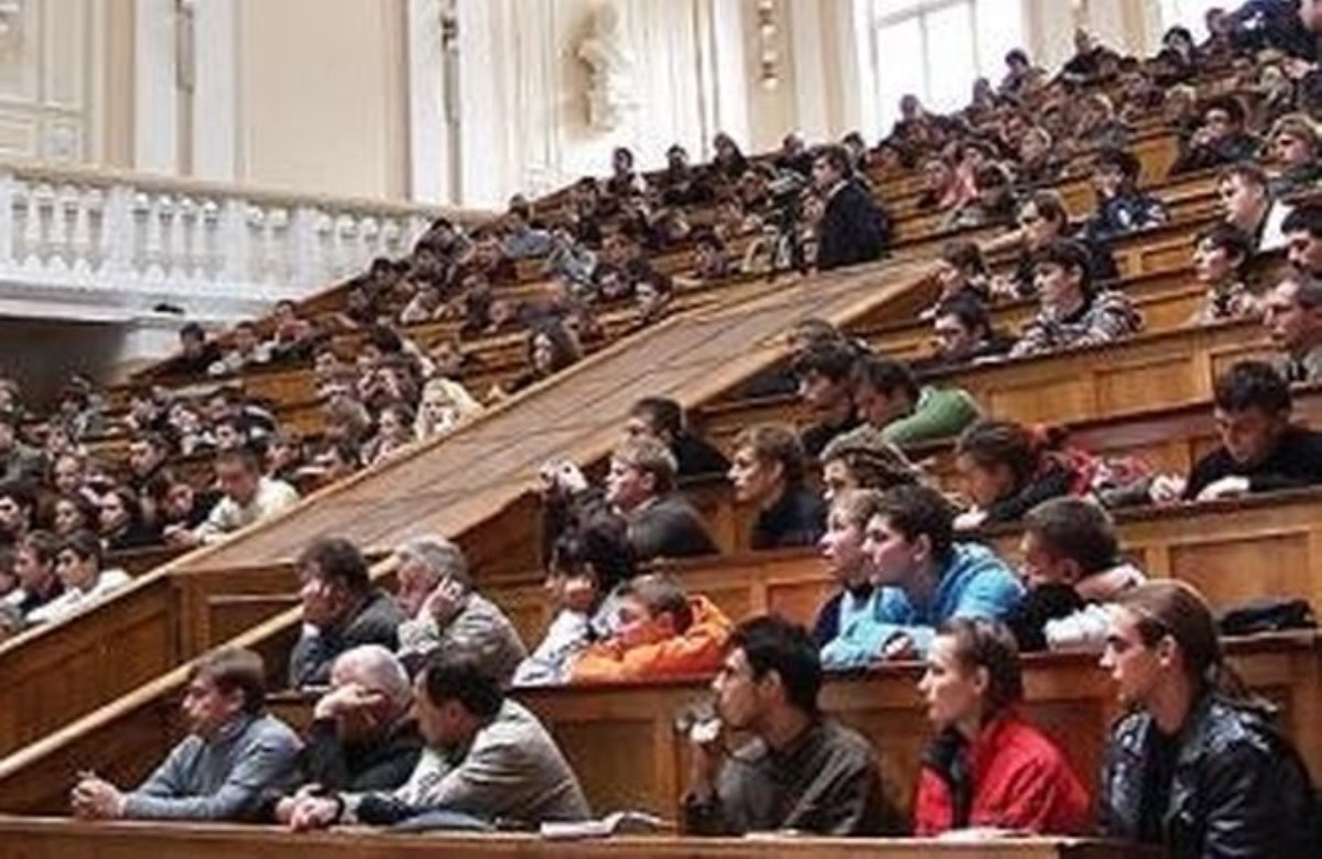 Украинские студенты недополучили стипендии за сентябрь