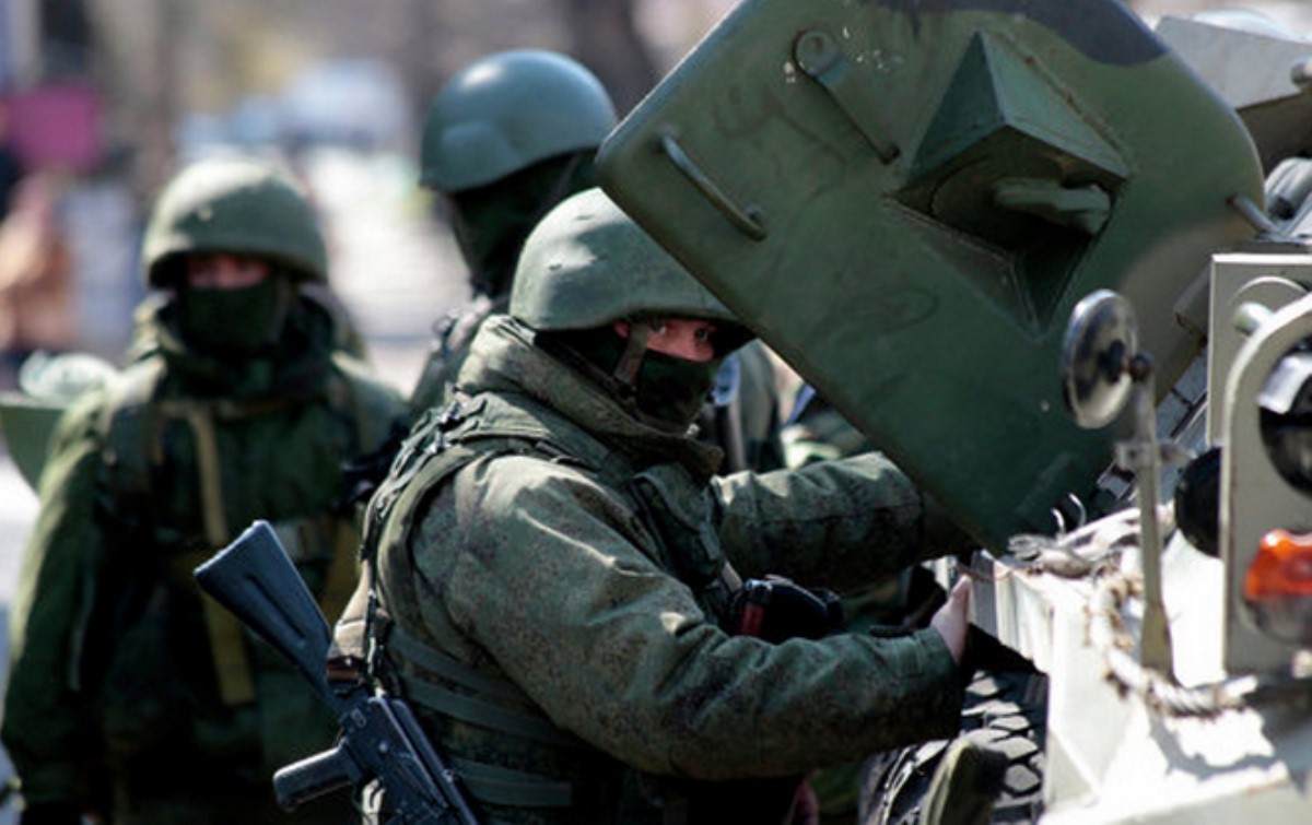 РФ должна развернуть группировку войск на крымском направлении - Шойгу