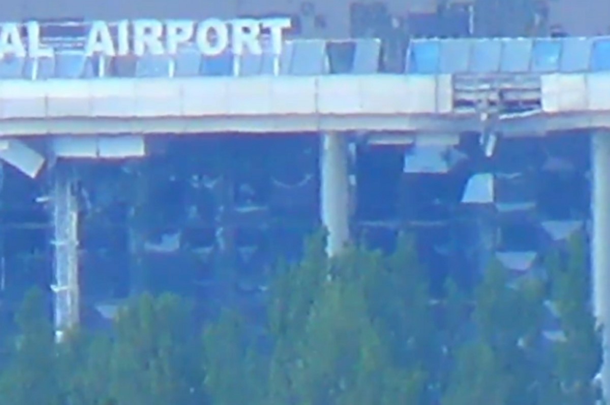 Спецназ ГРУ с георгиевскими лентами штурмует донецкий аэропорт - СМИ