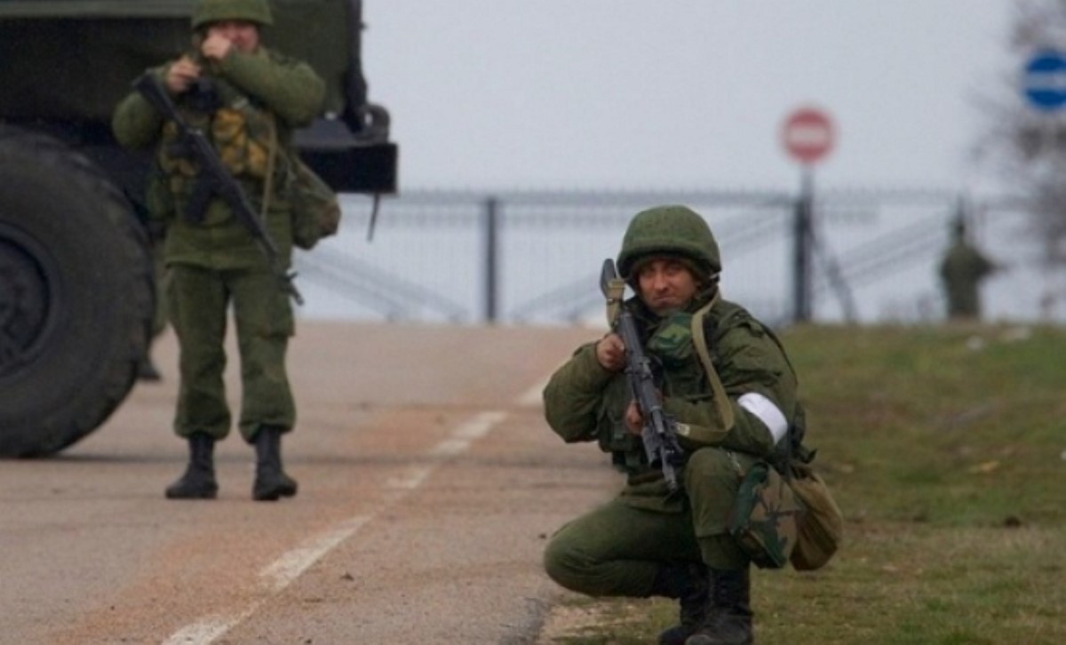 Россия перекинула крымскую группировку войск к перешейку