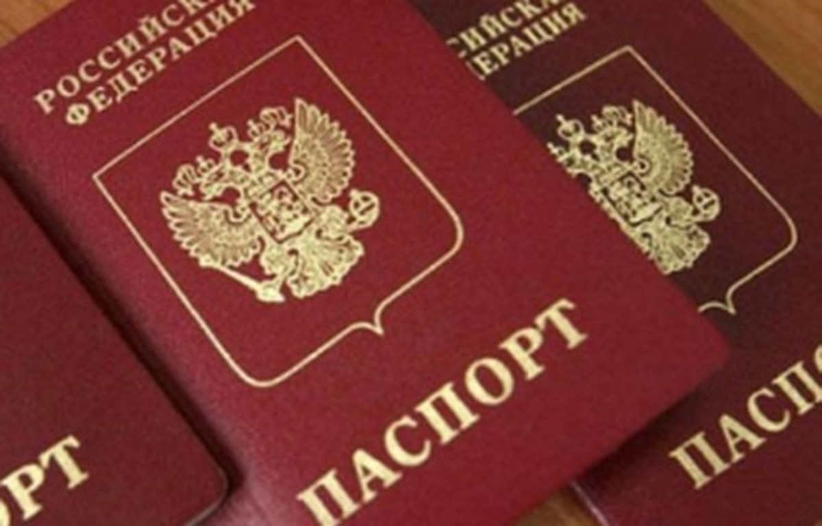 Порошенко предупредил жителей Донбасса, получивших российские паспорта