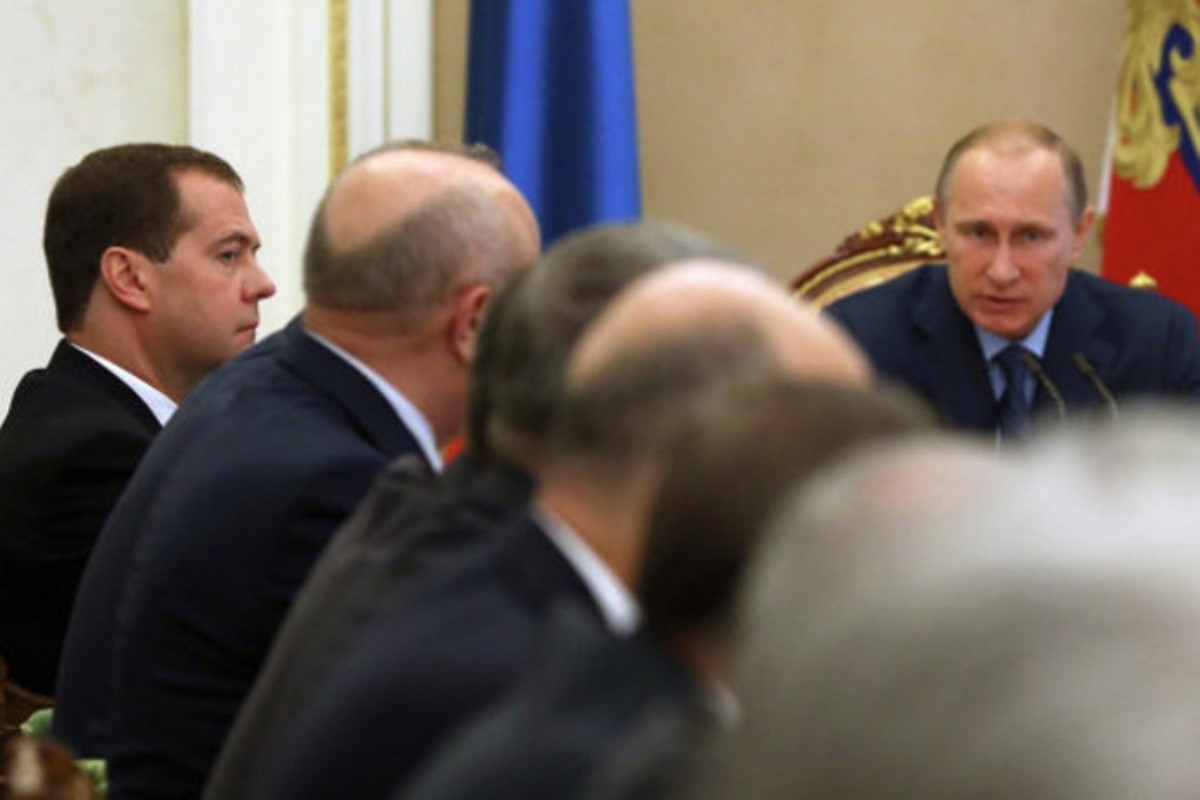 Путин созвал Совбез по ситуации на Донбассе