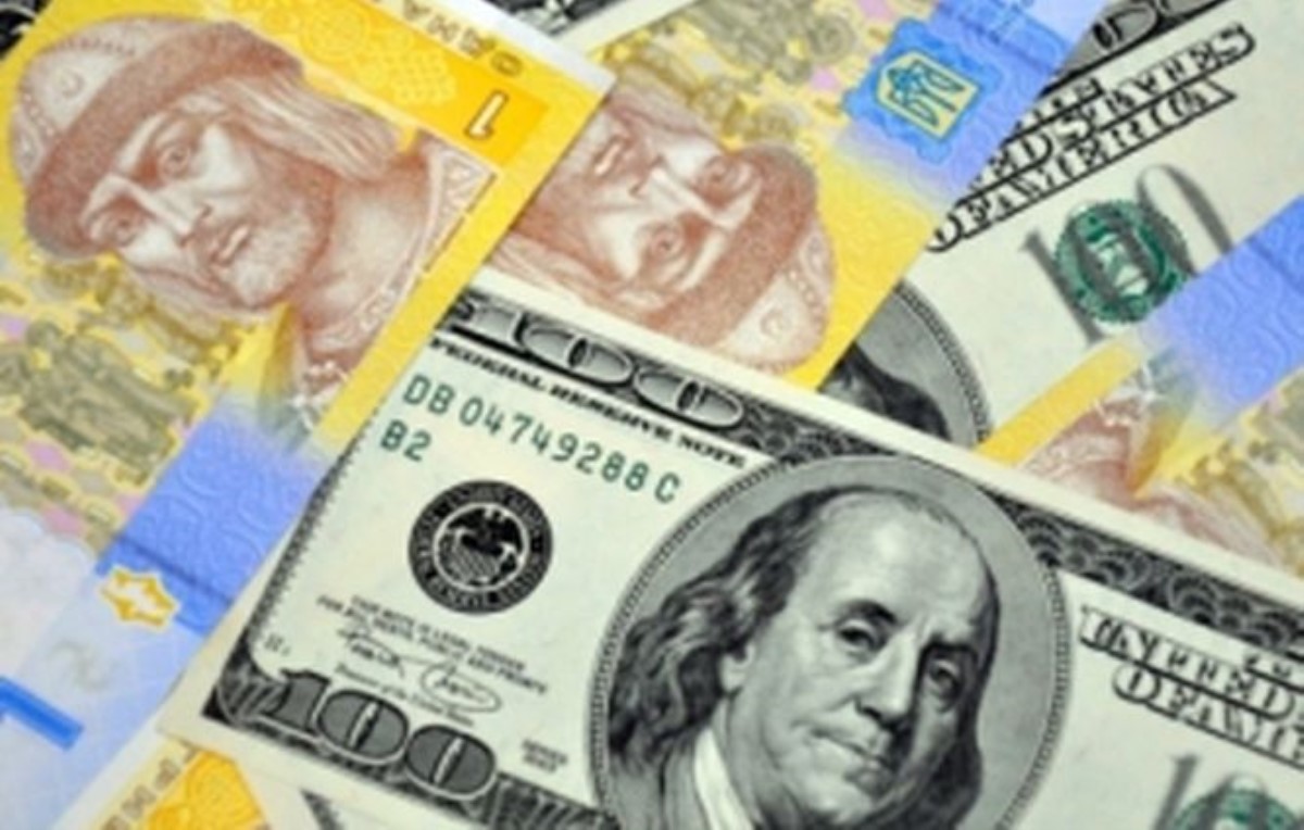 Доллар в обменниках «просел» почти на полторы гривни