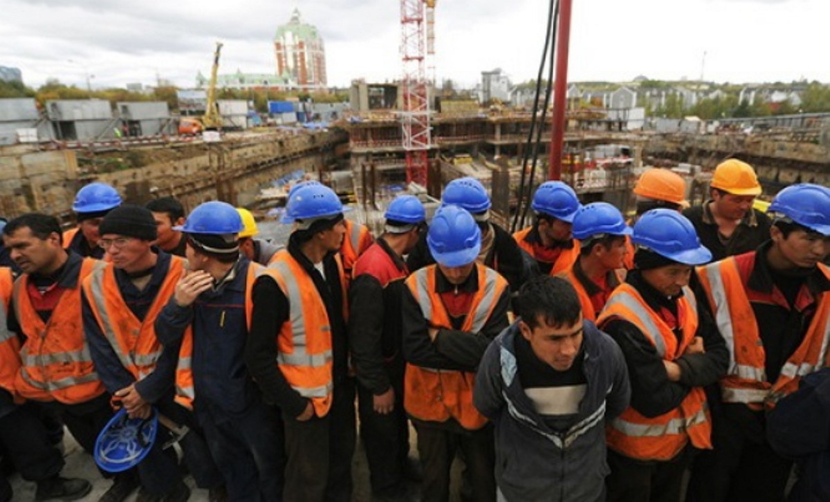 РФ запретила въезд миллиону трудовых мигрантов