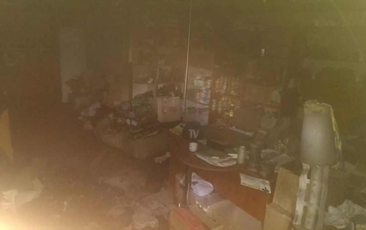 В Мариуполе злоумышленники сожгли офис волонтеров