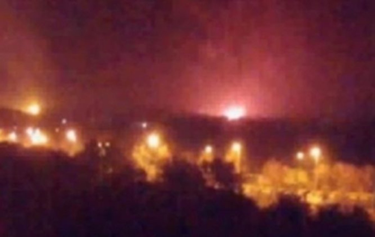 Донецкий аэропорт загорелся из-за многочисленных взрывов