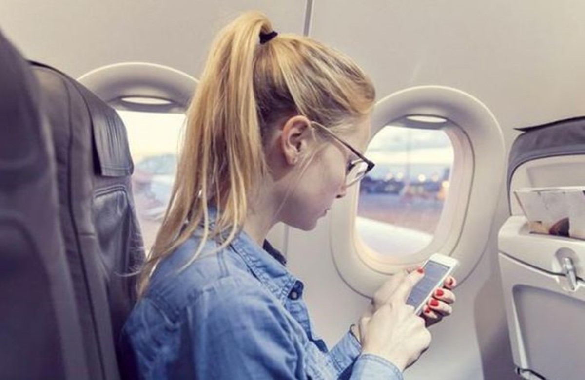 В Евросоюзе теперь можно пользоваться мобильным интернетом в самолетах