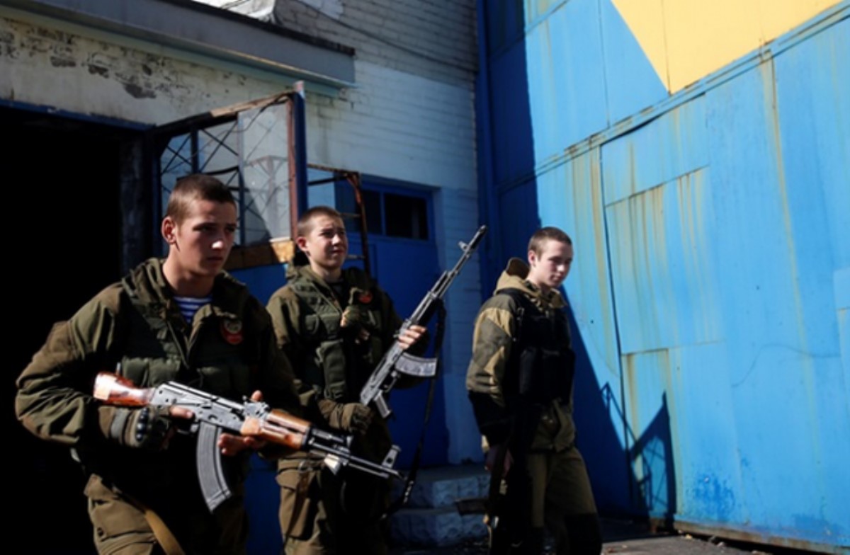 В «ДНР» несовершеннолетних начали обучать стрельбе
