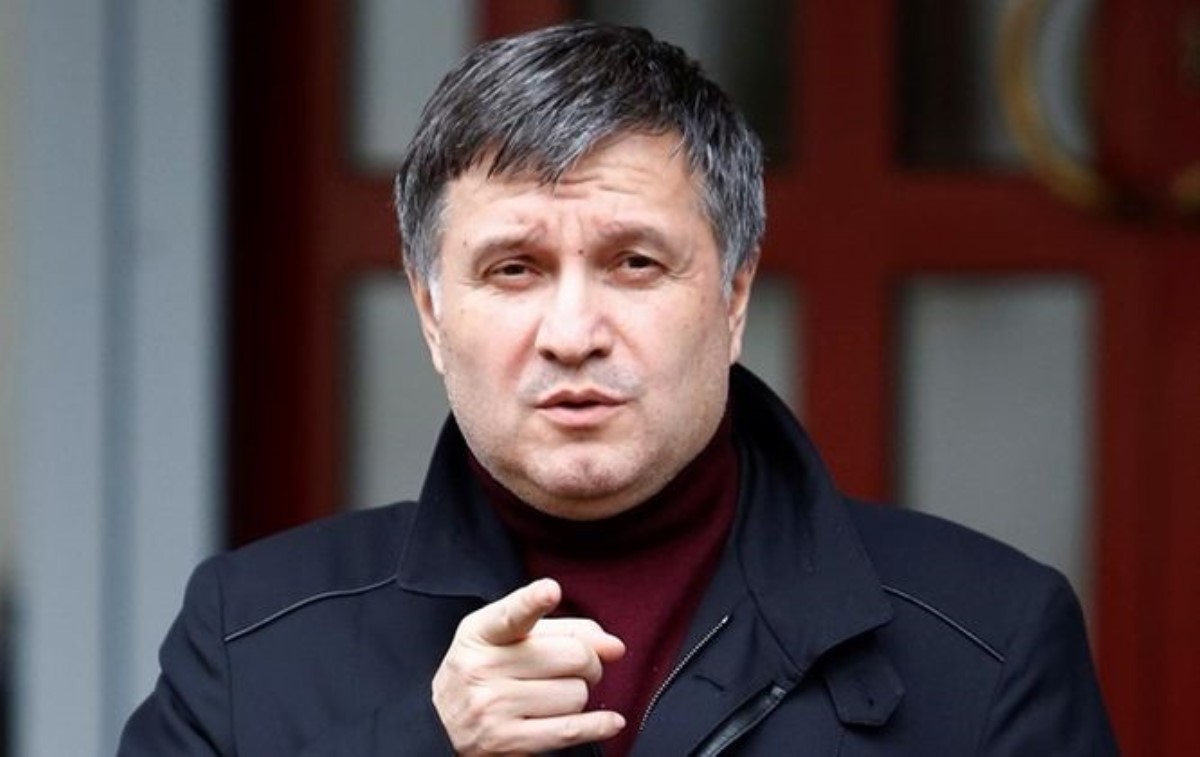 Аваков попросил украинцев не быть «маргинальными дебилами»