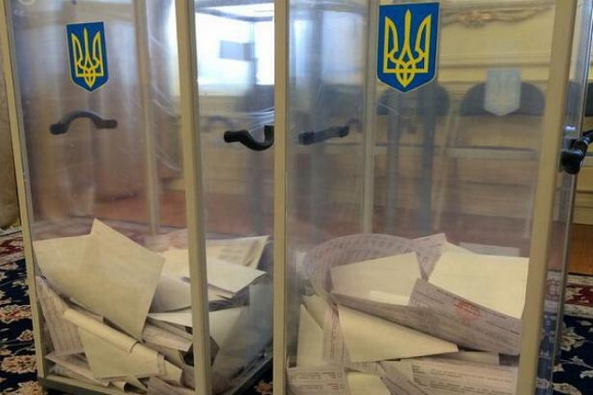 В украинский парламент проходят 6-7 партий - опрос
