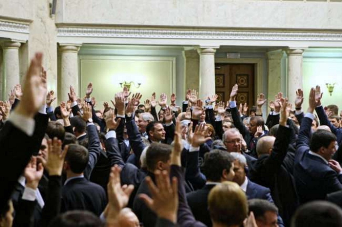 В Раду идут 127 депутатов, голосовавших за «диктаторские законы»