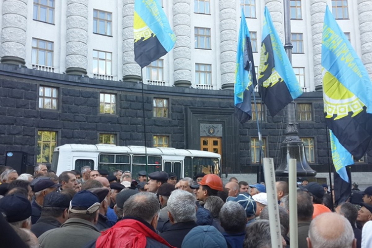 Митингующие под Кабмином горняки требовали от Яценюка денег