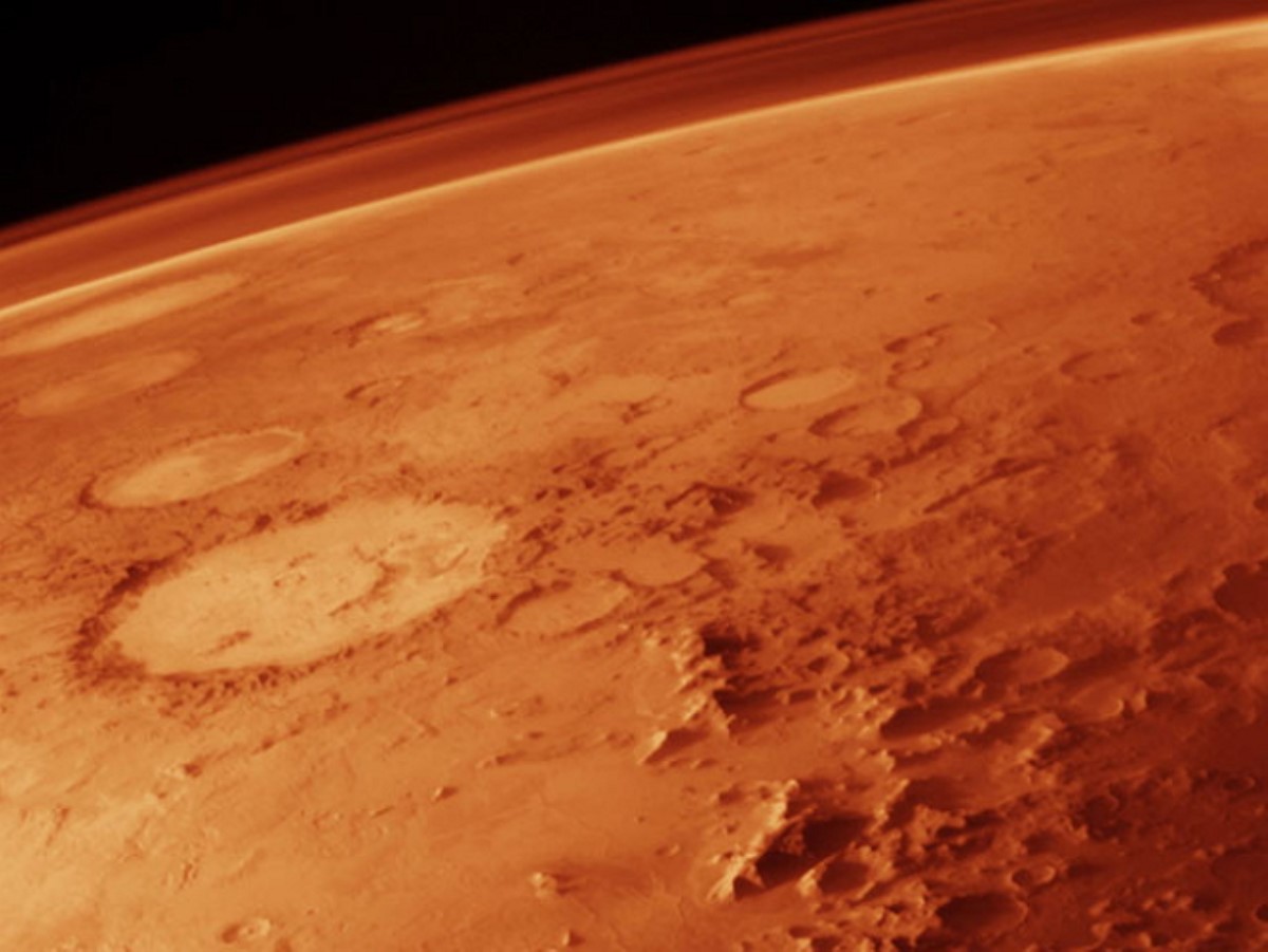 Чтобы обеспечить выживаемость людей на Марсе, нужно заселить его миллионом человек