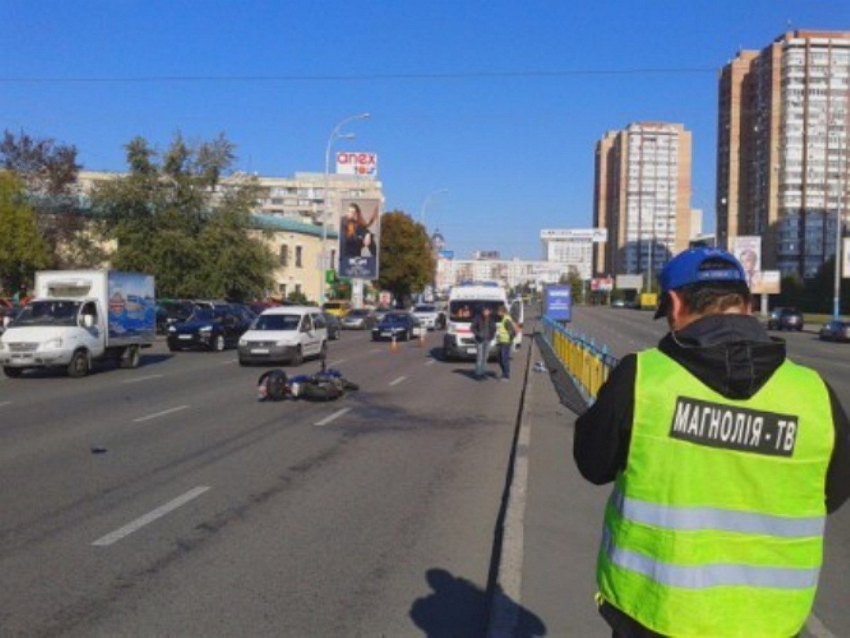 В центре Киева разбилась девушка-байкер