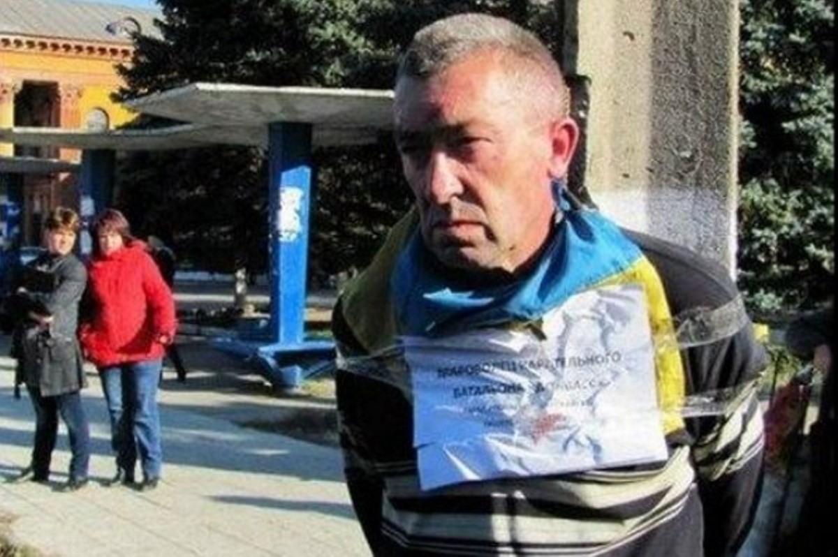 Террористы привязали «карателя» из батальона «Донбасс»  к «столбу позора»