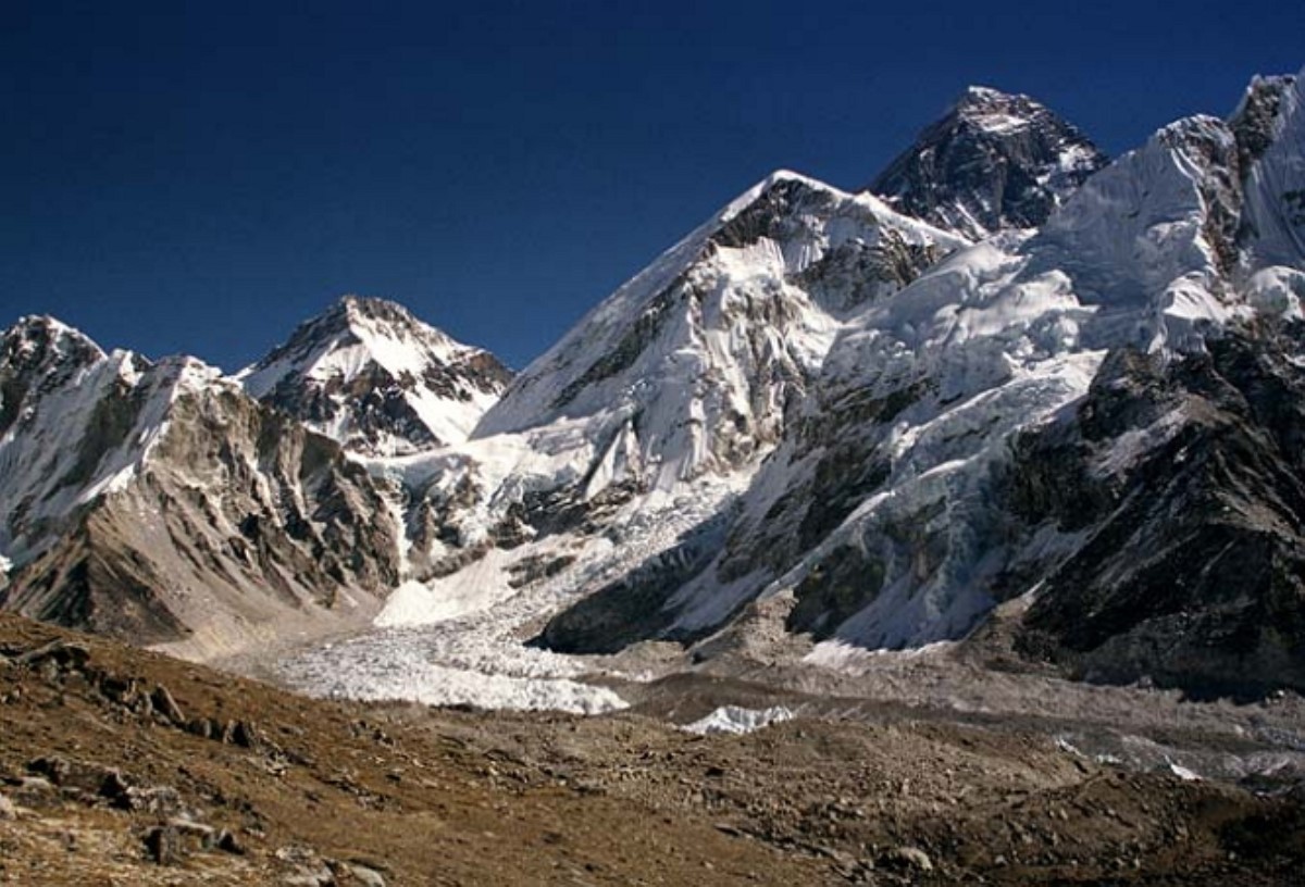 В Гималаях не могут найти полторы сотни туристов