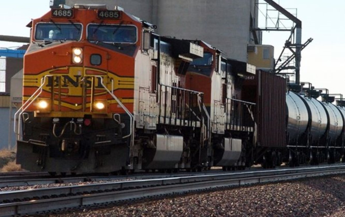 Авария в США: пассажирский поезд столкнулся с грузовым