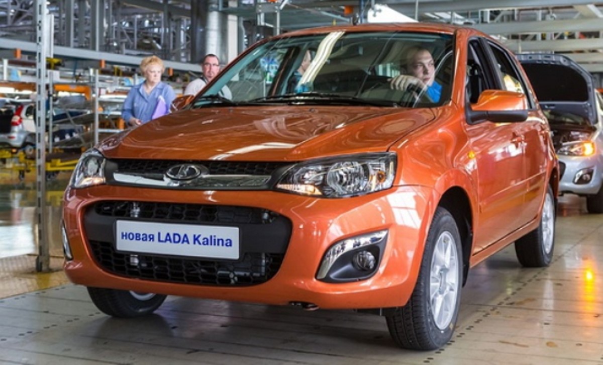 «АвтоВАЗ» приостановил производство Lada Kalina и Lada Granta из-за отсутствия комплектующих