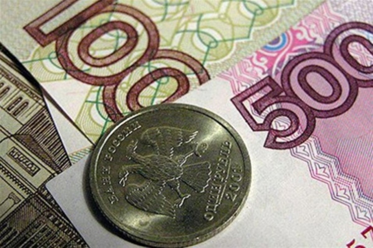 Россия официально снизила курс рубля