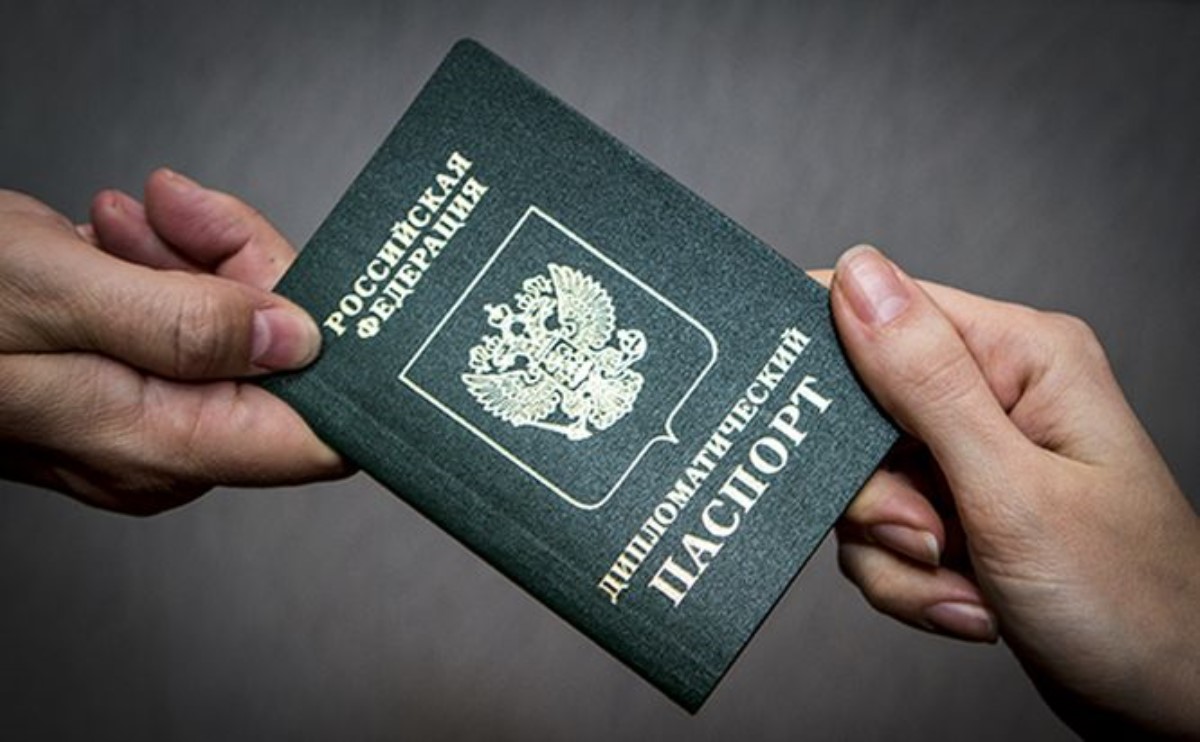 У депутатов Госдумы на всякий случай отбирают дипломатические паспорта