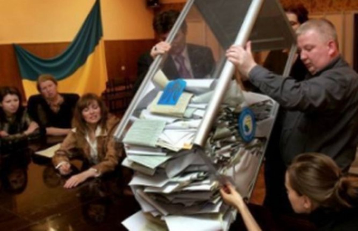 В Житомирской области голоса избирателей пришлось подсчитывать в туалете