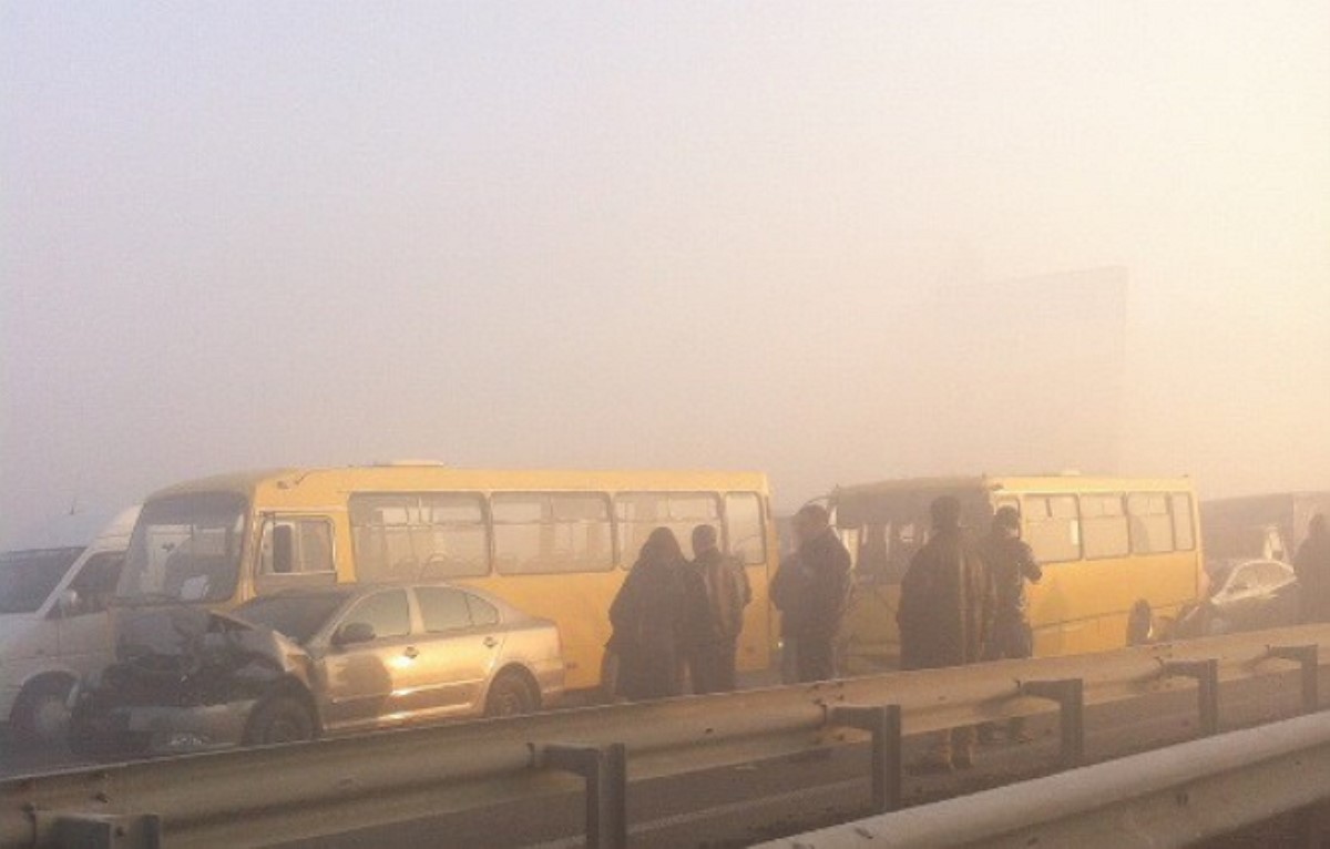На выезде из Киева в ДТП попали14 машин