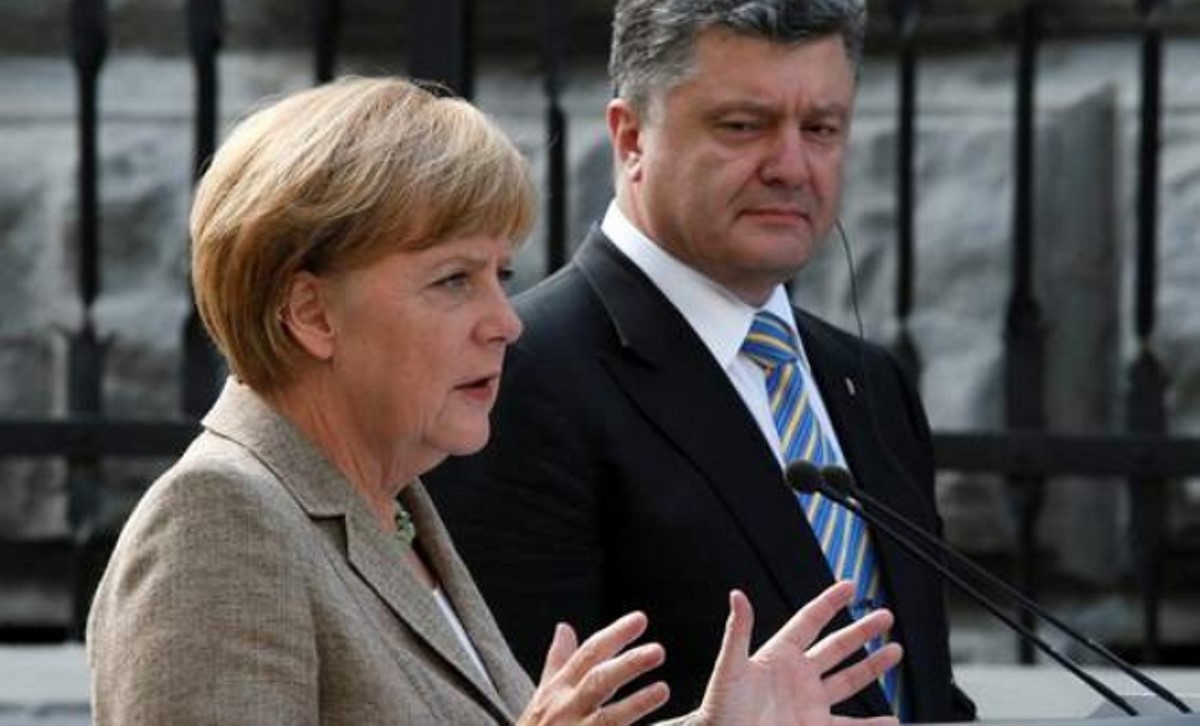 Порошенко доложил Меркель о ходе газовых переговоров с РФ