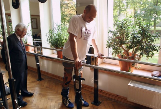 Ученые разработали технологию, позволяющую парализованному человеку ходить