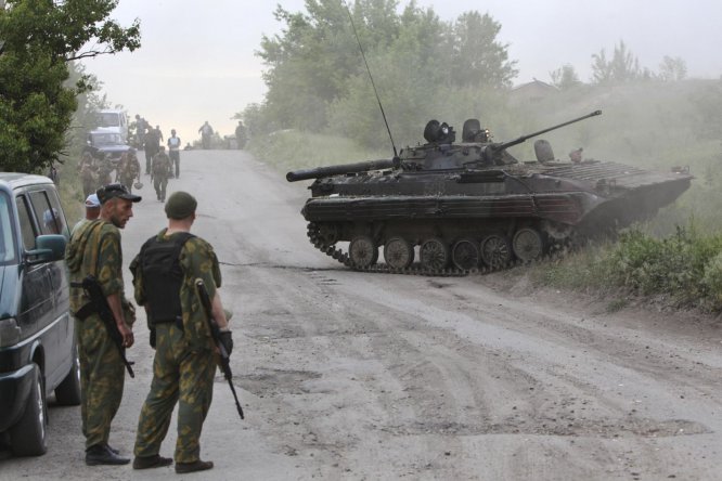 Из-за обстрелов разграничение Донбасса приостановлено – СНБО