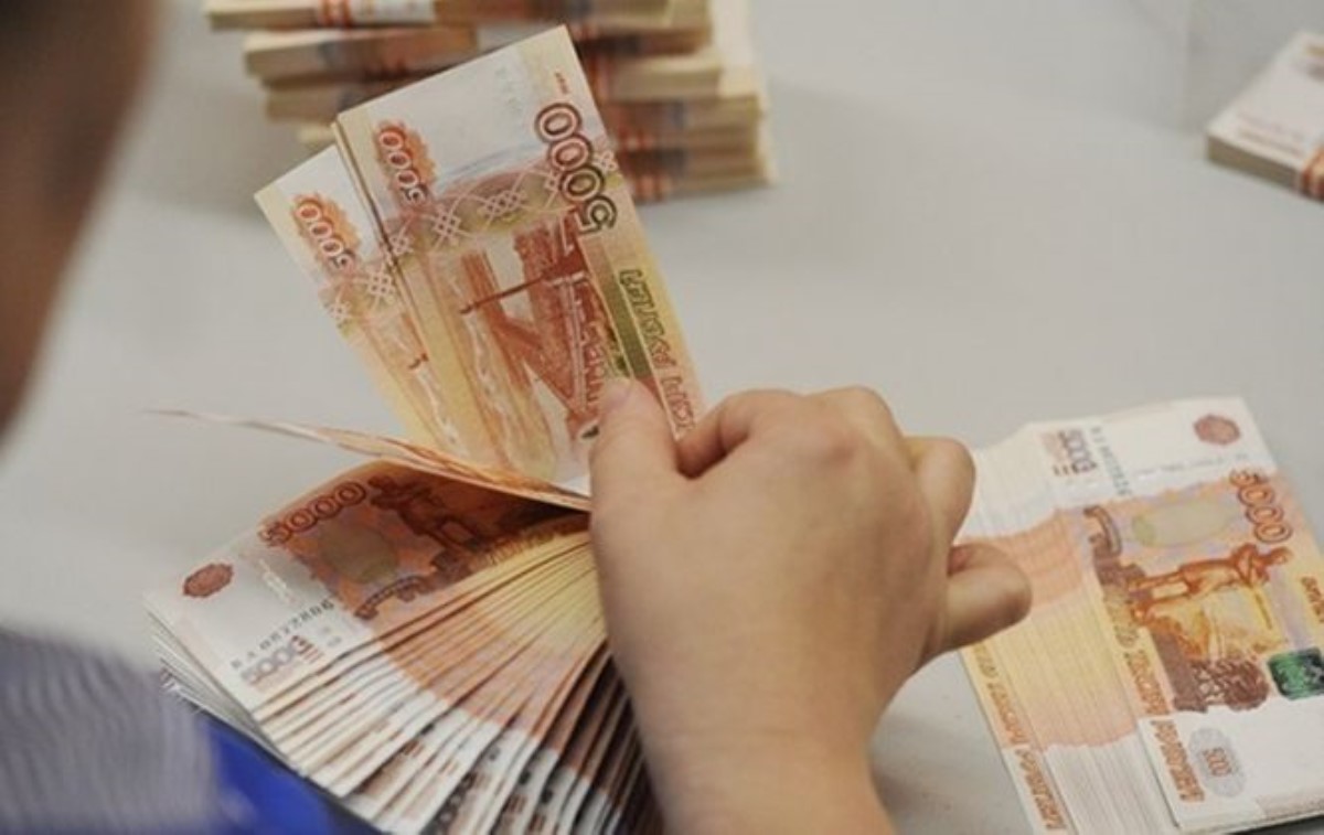В РФ курс доллара в первый раз превысил 45 рублей