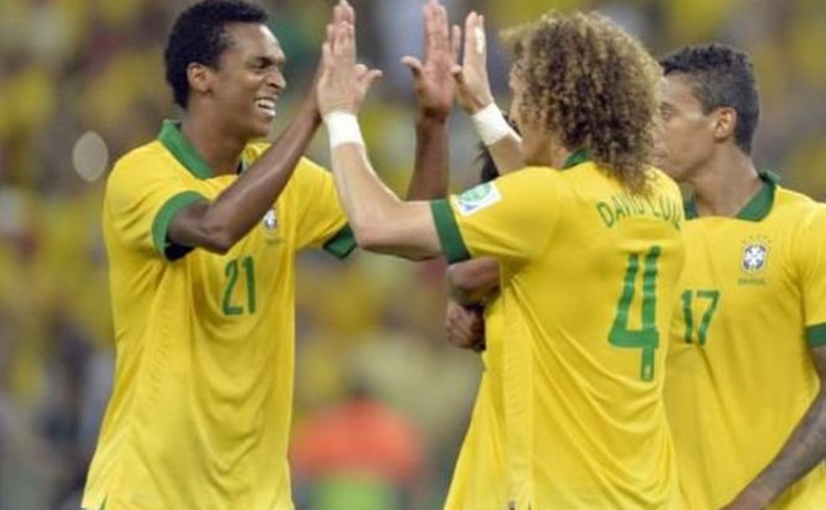 Нападающего сборной Бразилии вытурили из команды