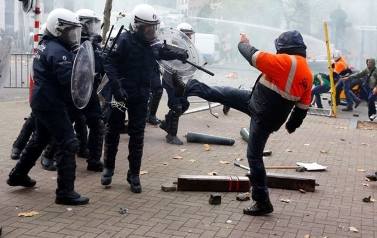 В Бельгии от уличных беспорядков пострадали более 100 полицейских
