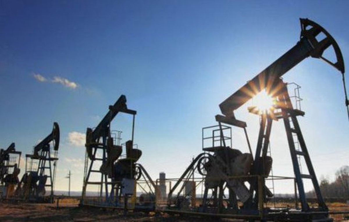 Добыча нефти в США обваливает мировые цены