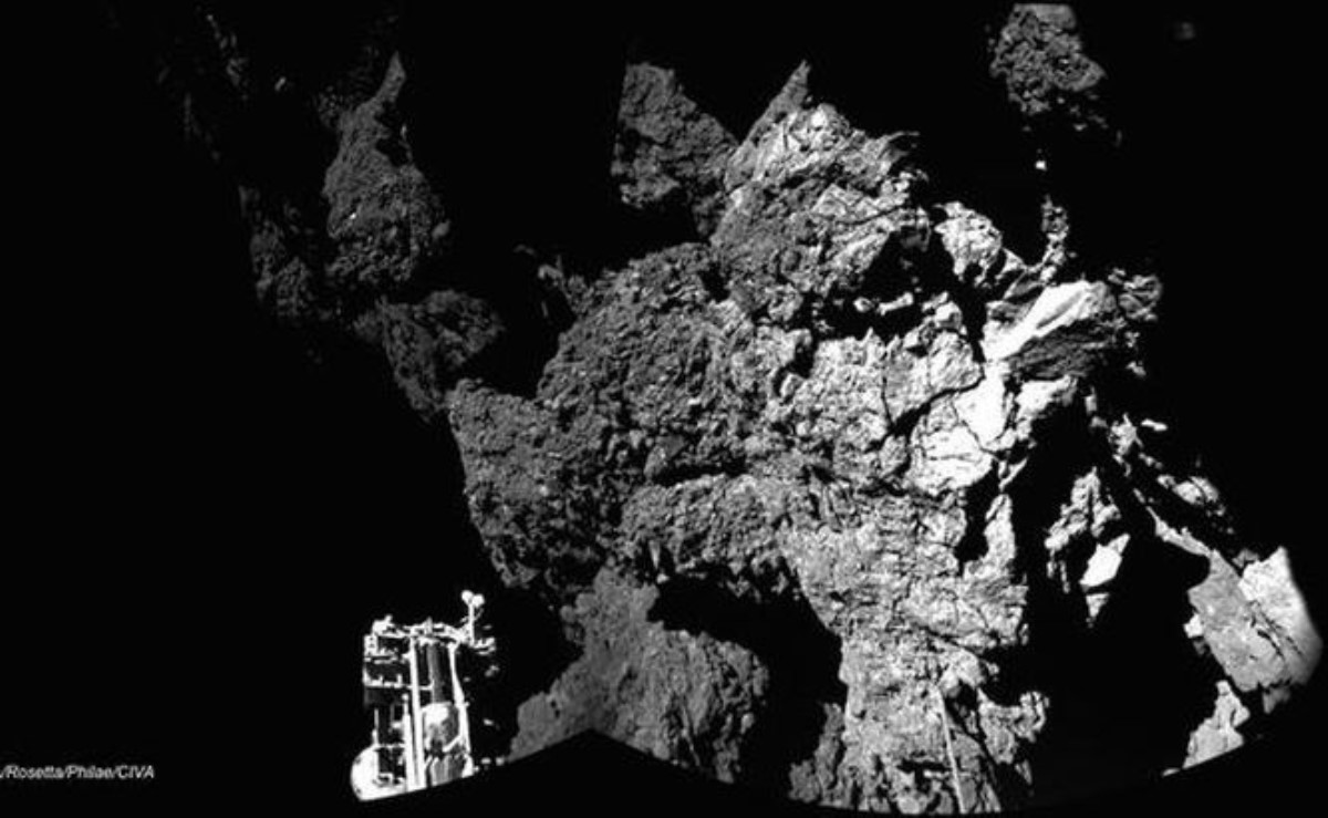 Появилась первая официальная фотография с кометы Чурюмова-Герасименко