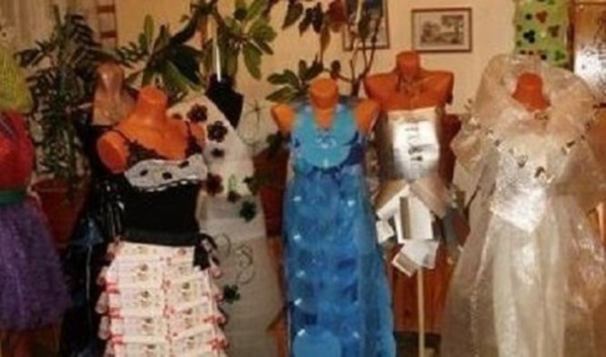 Неподалеку от Москвы открылась выставка одежды из мусора