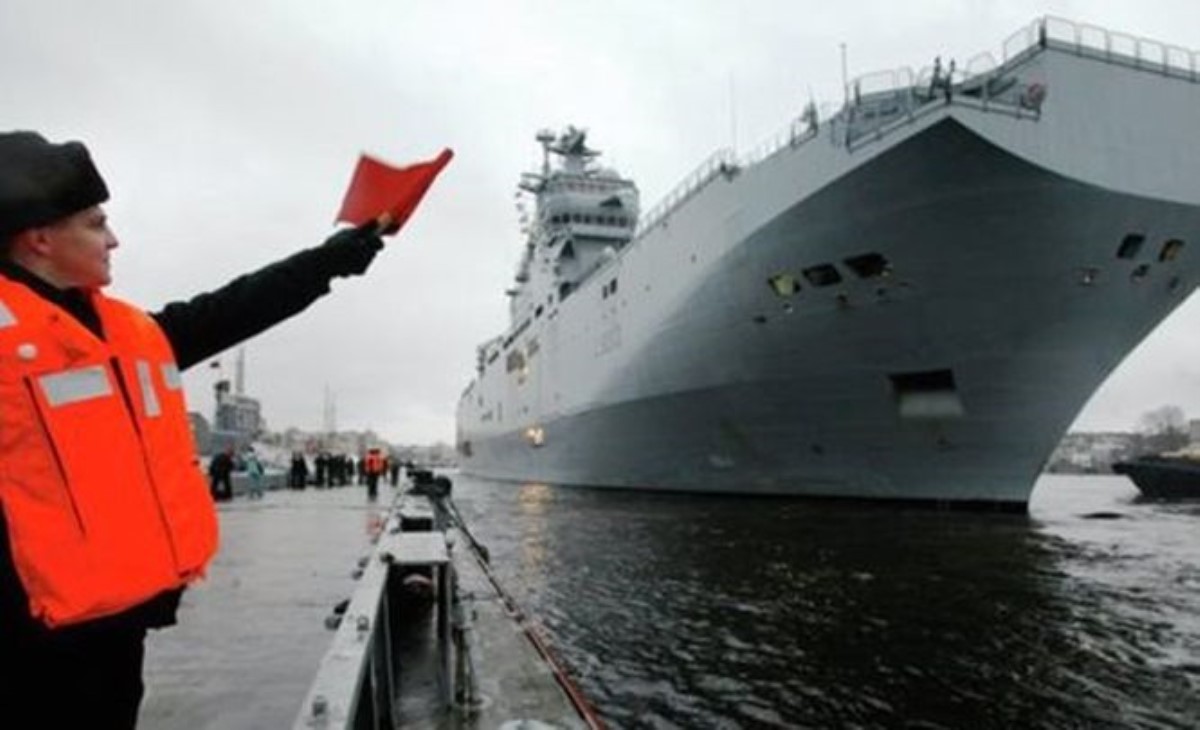 Франция на пускает на «Мистраль» российских моряков