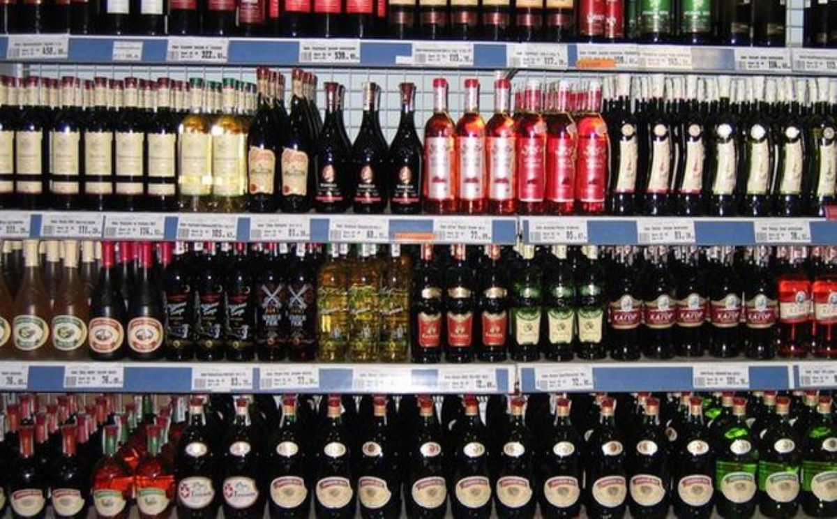 В России алкоголь хотят убрать с витрин магазинов
