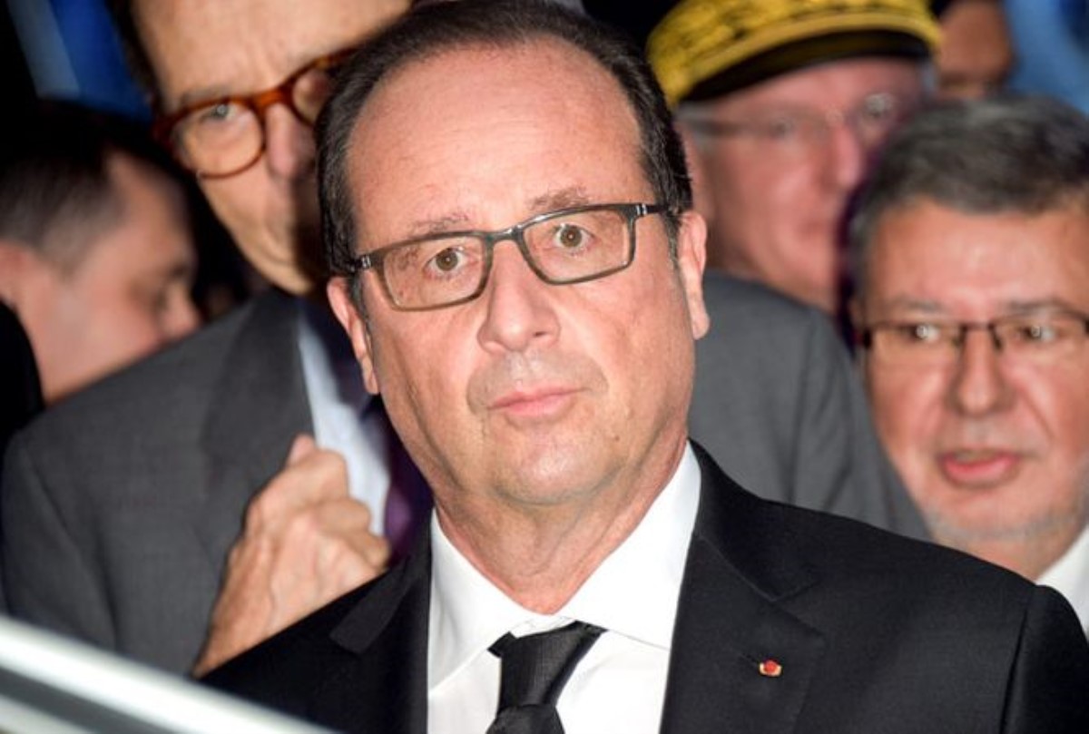 Президента Франции «засекли» в Елисейском дворце с любовницей