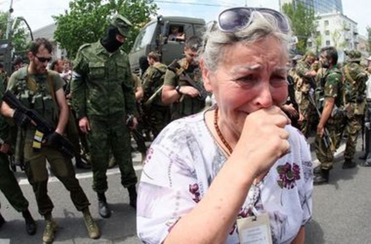 В Донецке панические настроения: жители пытаются покинуть город