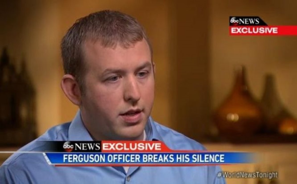 Американский полицейский, застреливший подростка, дал первое интервью
