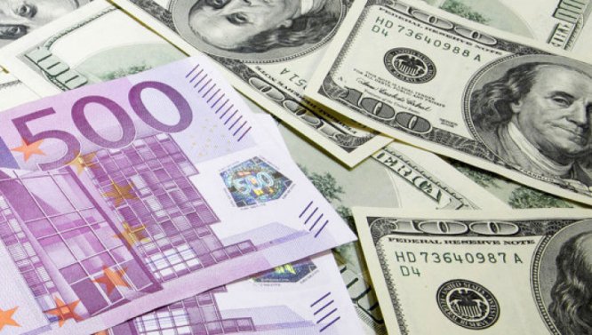 Украинцы сняли с валютных депозитов более $7 млрд и 34,3 млрд грн